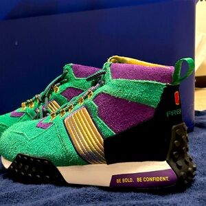 Freshy’s size 10 high top sneakers new